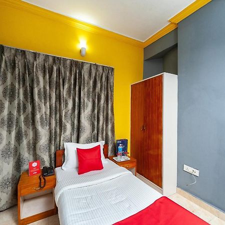 Hotel Manhattan Ченнаї Екстер'єр фото