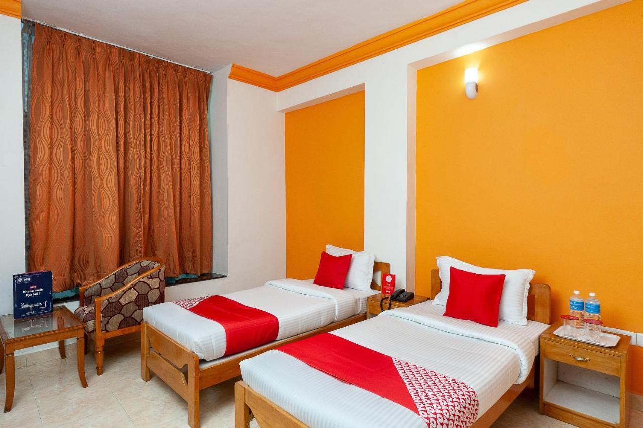 Hotel Manhattan Ченнаї Екстер'єр фото