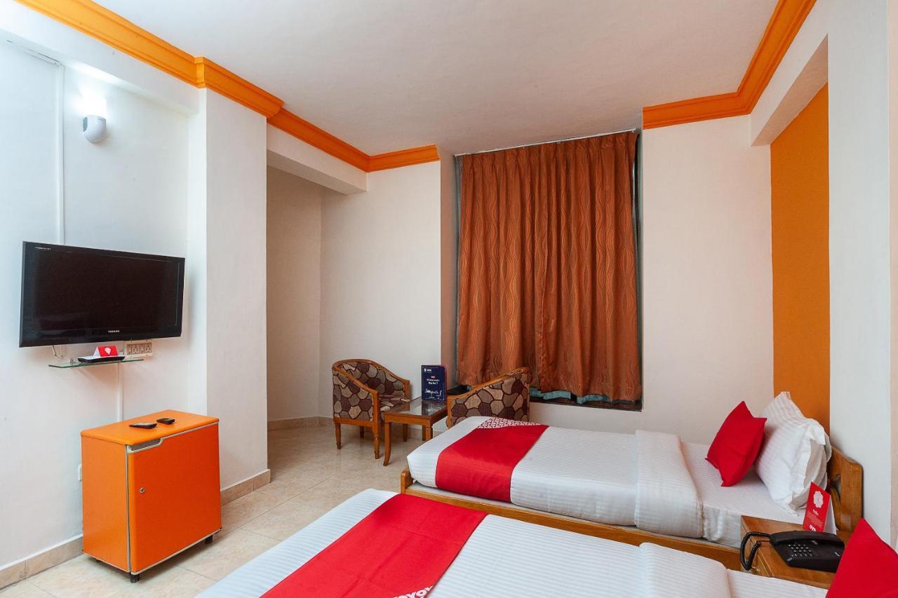 Hotel Manhattan Ченнаї Екстер'єр фото