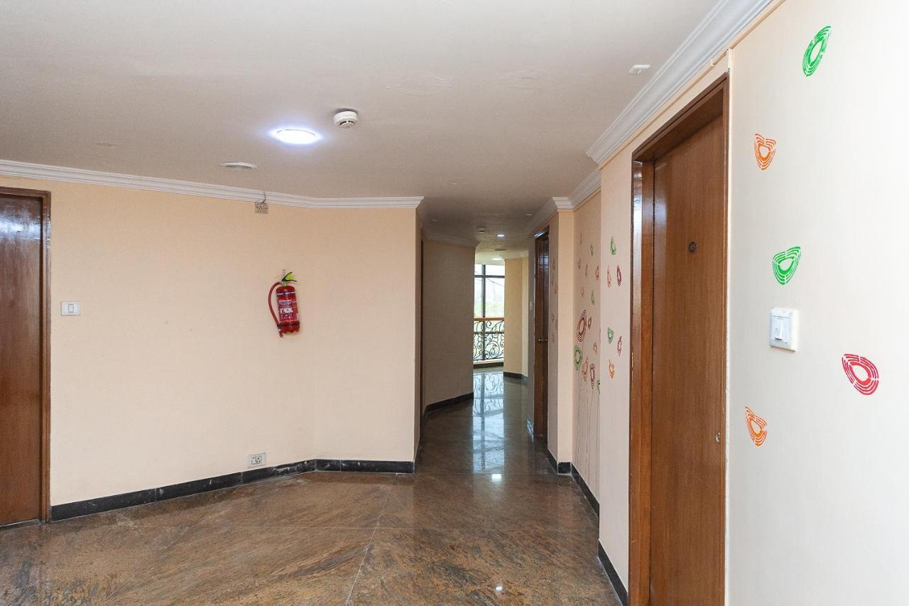 Hotel Manhattan Ченнаї Екстер'єр фото
