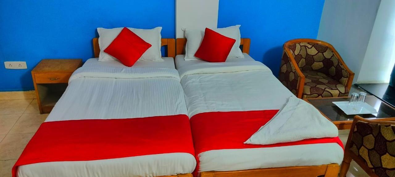 Hotel Manhattan Ченнаї Екстер'єр фото