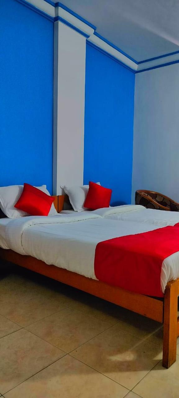 Hotel Manhattan Ченнаї Екстер'єр фото