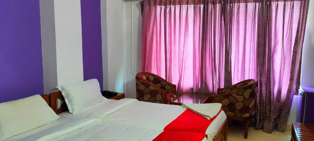 Hotel Manhattan Ченнаї Екстер'єр фото