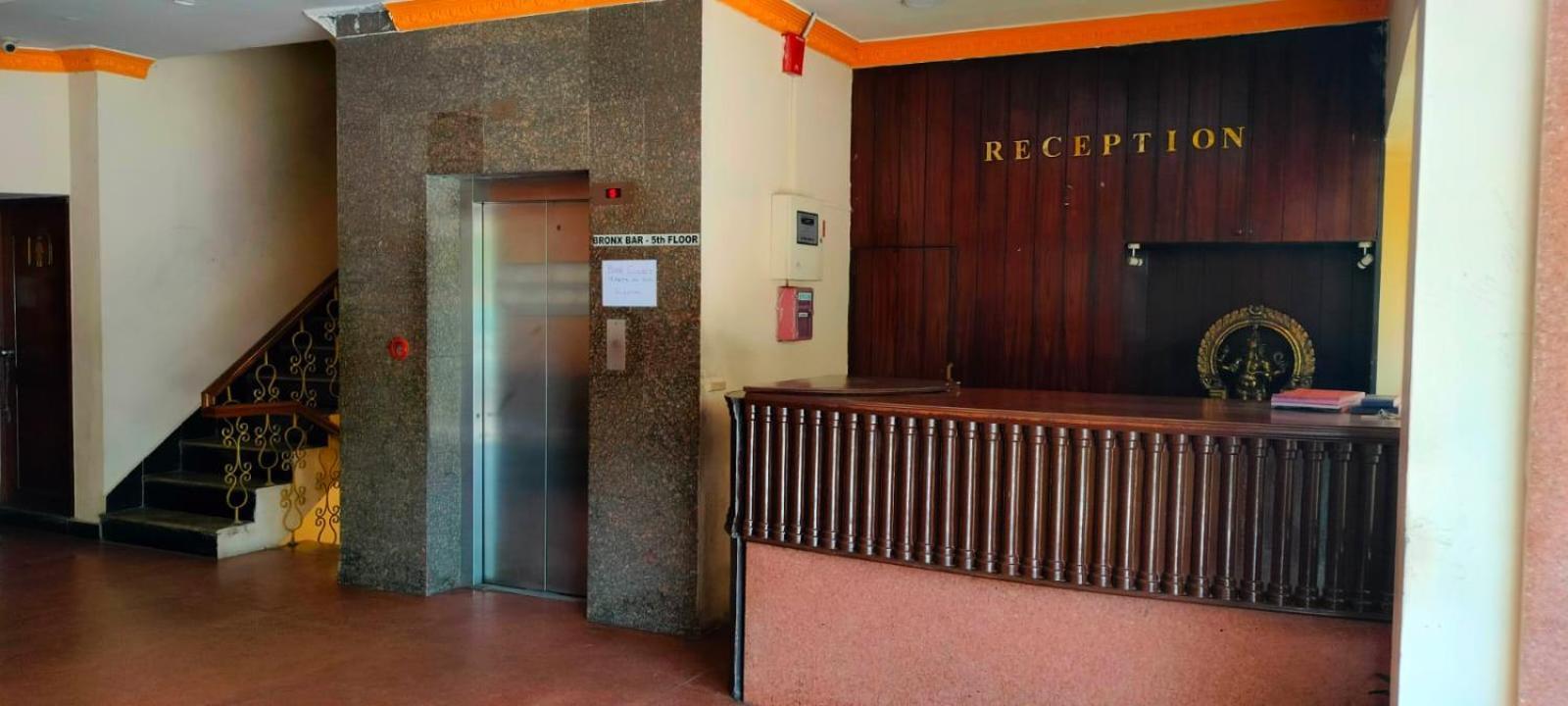 Hotel Manhattan Ченнаї Екстер'єр фото